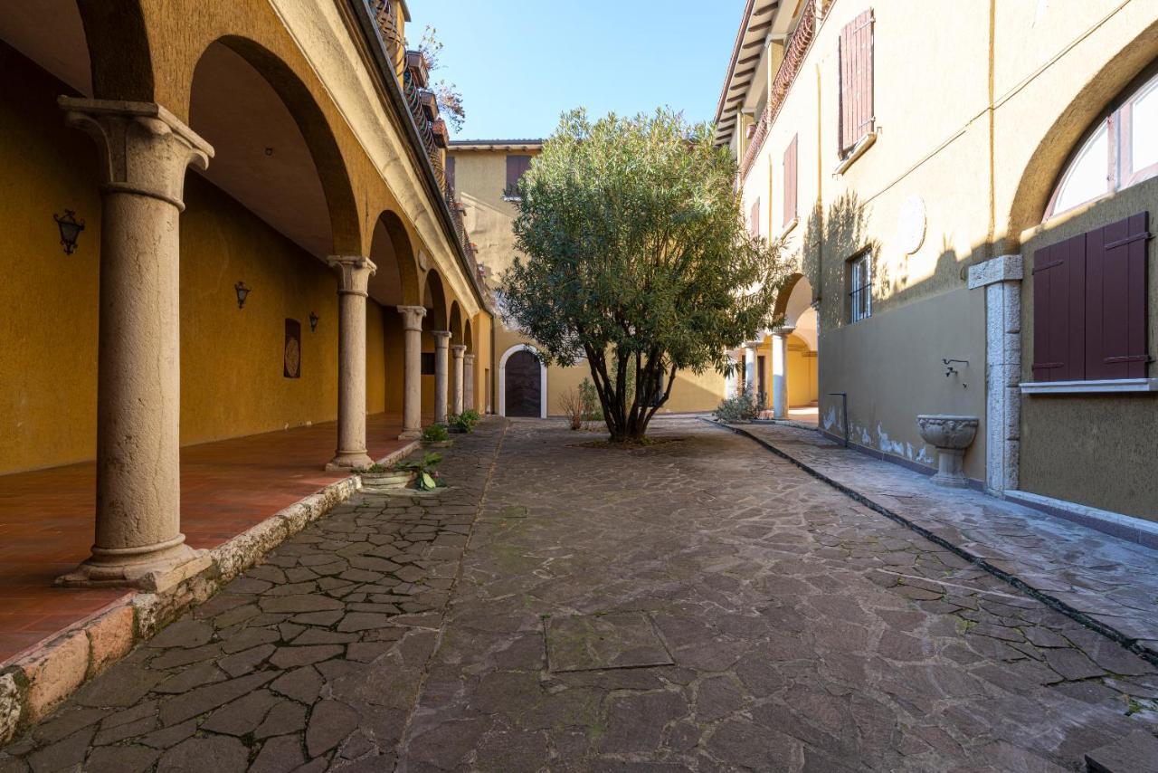 Appartamento Agata San Felice del Benaco Luaran gambar